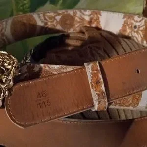 Gold Medusa medallion Versace cream print belt up to size 46 Versace | Accessories | Gold Medusa Medallion Versace Cream  main image 4
